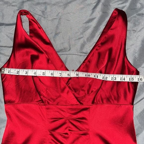 Calvin Klein red satiny body con dress. Size 6. - Picture 14 of 14